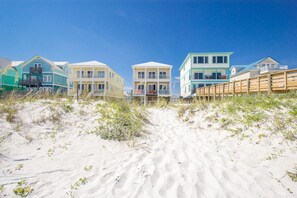 Exterior - Beautiful House Directly On The Beach! Private house with fantastic views. (Gulf Shores)