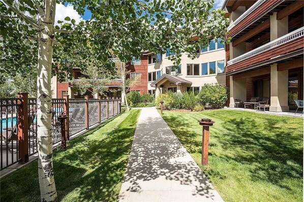 Property grounds - Al4208 Sophisticated Lovely Residence! Winter Specials, Free Shuttle (Steamboat Springs)