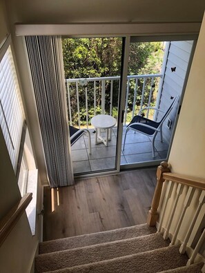 Unclassified image, 2 of 43, button