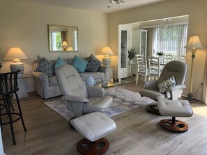 Unclassified image, 4 of 43, button