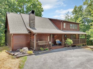 Exterior - ER3 - Best of Both Worlds -Great location-Close to town (Pigeon Forge)