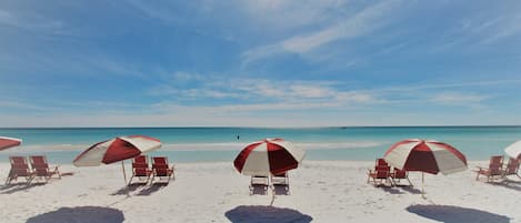 Una spiaggia nelle vicinanze