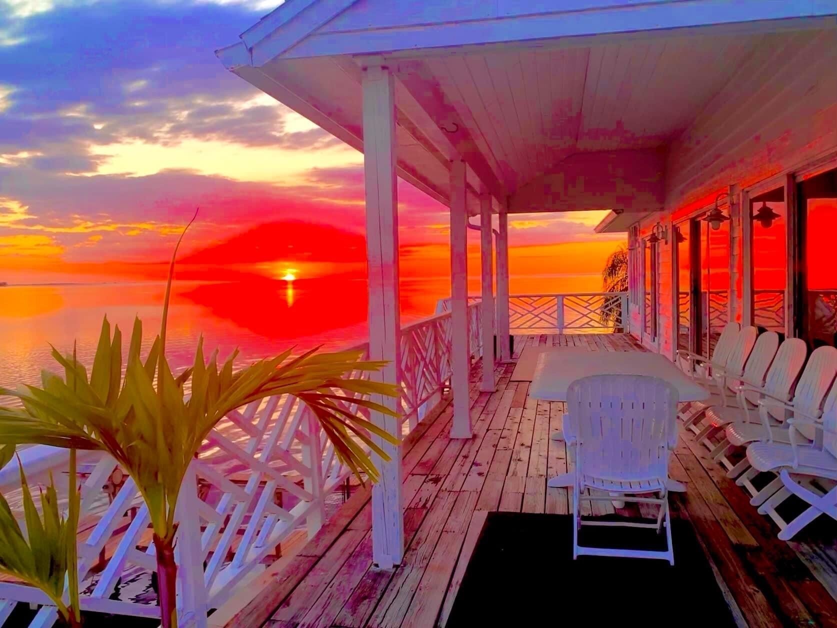 Stilthouse Gulf Front Home heated pool, dock, elevator. Special fall rates!
