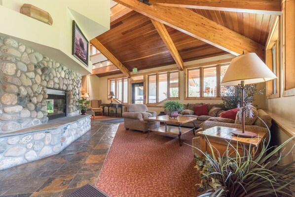 Interior - TR1202 | Beautiful Décor | Close to Skiing | Winter Shuttle | 10 Hot Tubs (Steamboat Springs)