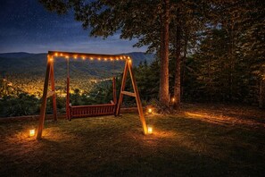 Children’s area - Another Day in Paradise: Theater, Spa Grotto, Views (Gatlinburg)