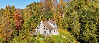 Four Seasons Chalet: 5 br, fireplace, game room, a/c!