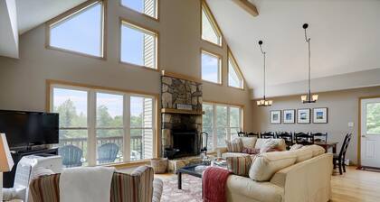 Four Seasons Chalet: 5 br, fireplace, game room, a/c!