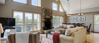 Fem minutter til Village! Tæt på Interstate og Waterbury Reservoir! Great Family Home.