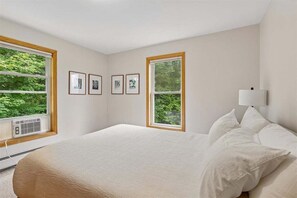 5 bedrooms, iron/ironing board, free WiFi, bed sheets