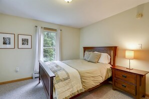 5 bedrooms, iron/ironing board, free WiFi, bed sheets