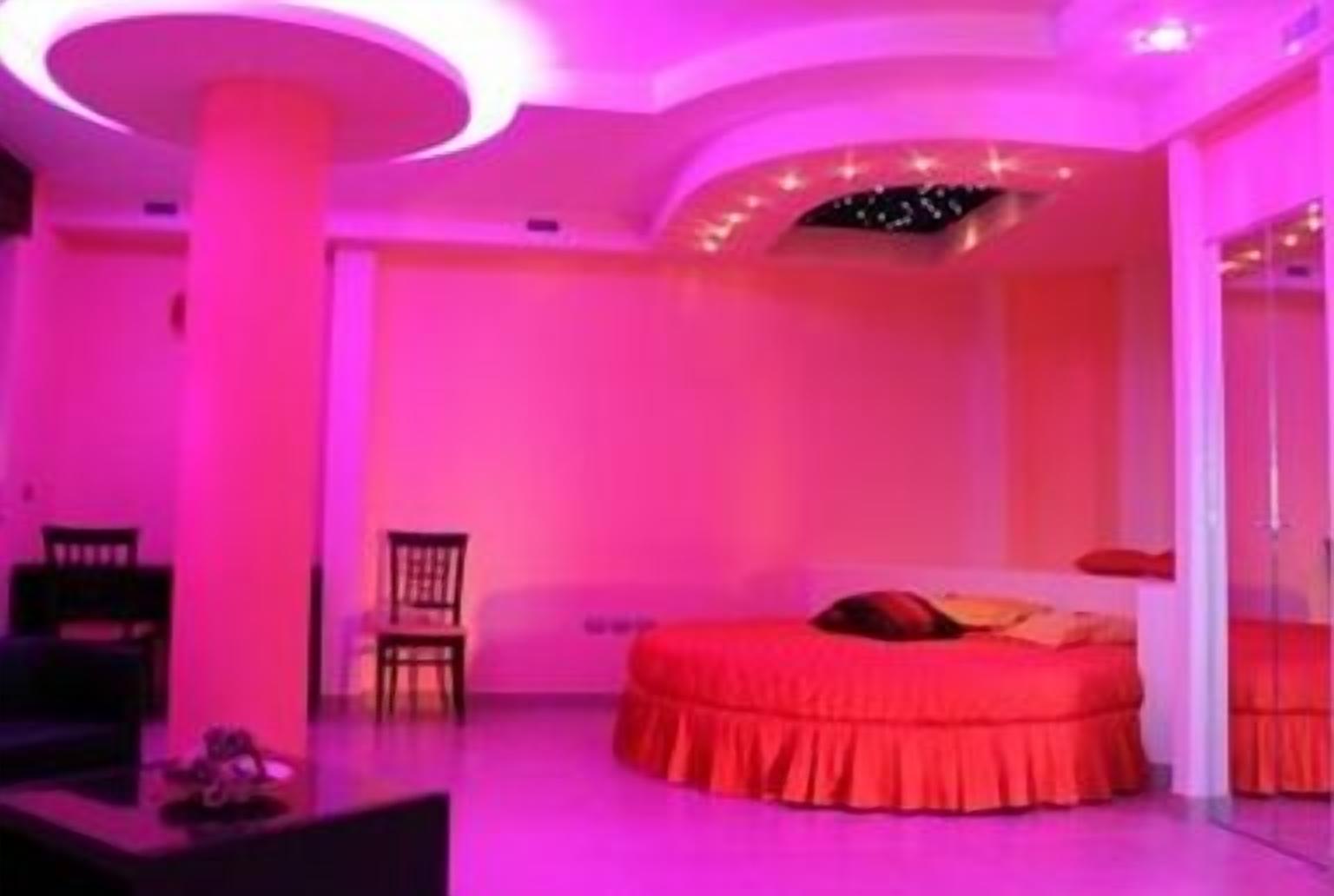 Suite | Una scrivania, Wi-Fi gratuito