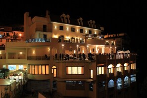 Façade de l’hébergement - soirée/nuit