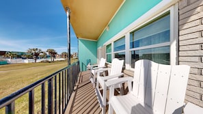 Property grounds - Walk to Sandfest , Shared Pool, Board Walk to Beach (Port Aransas)