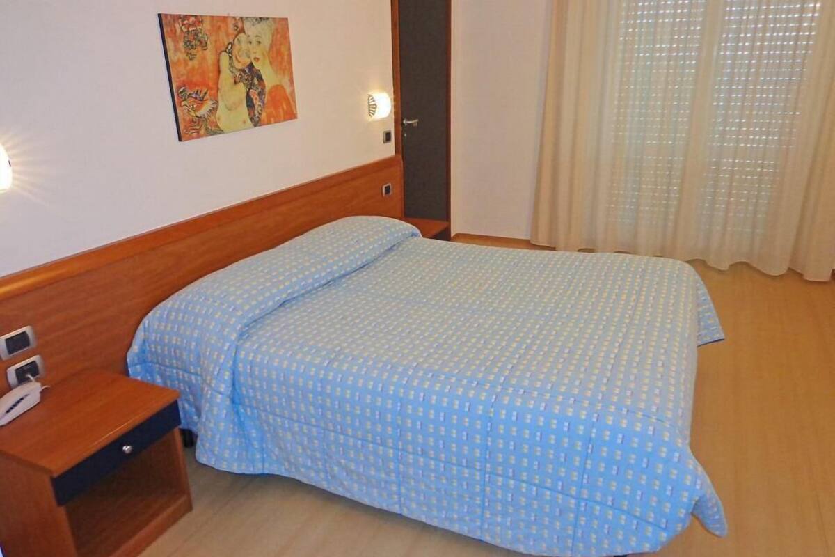 Habitación doble, vista a la ciudad | Ropa de cama de alta calidad y minibar
