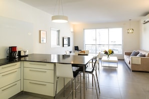 Apartment, 1 Bedroom, 2 Bathrooms, Beachside | Private kitchen