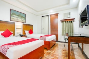 Deluxe Twin Room | Desk, free WiFi