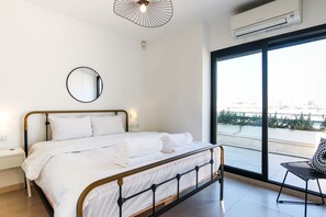 Panoramic Penthouse, 4 Bedrooms - Chic Duplex Penthouse by FeelHome (Tel Aviv)