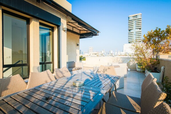 Terrace/patio - Chic Duplex Penthouse by FeelHome (Tel Aviv)