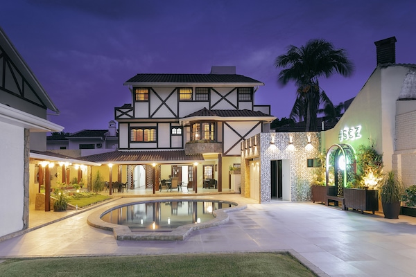 Outdoor pool, pool loungers
