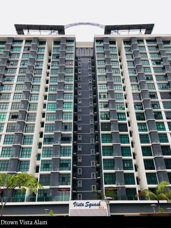 Front of property - Ilman's Loft@Vista Alam HILLVIEW-PS4-500MBPS (Shah Alam)