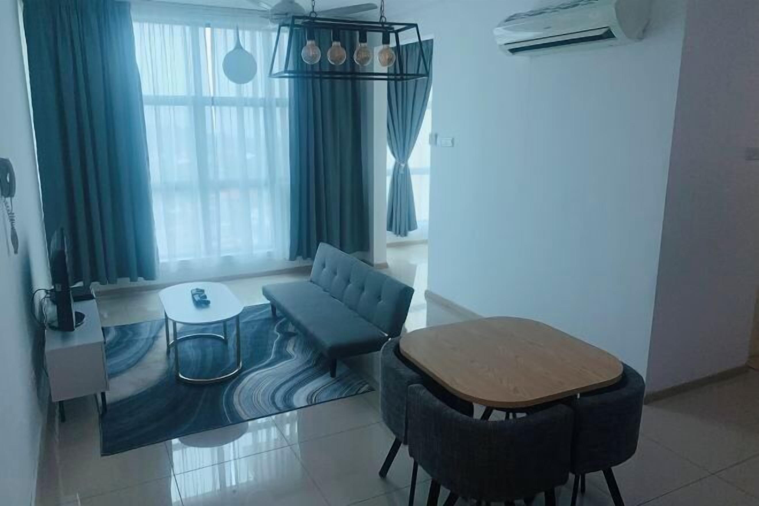 Living area | Flat-screen TV, table tennis