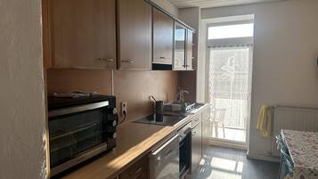 Standard Double Room, Shared Bathroom (Zweibett) | Shared kitchen