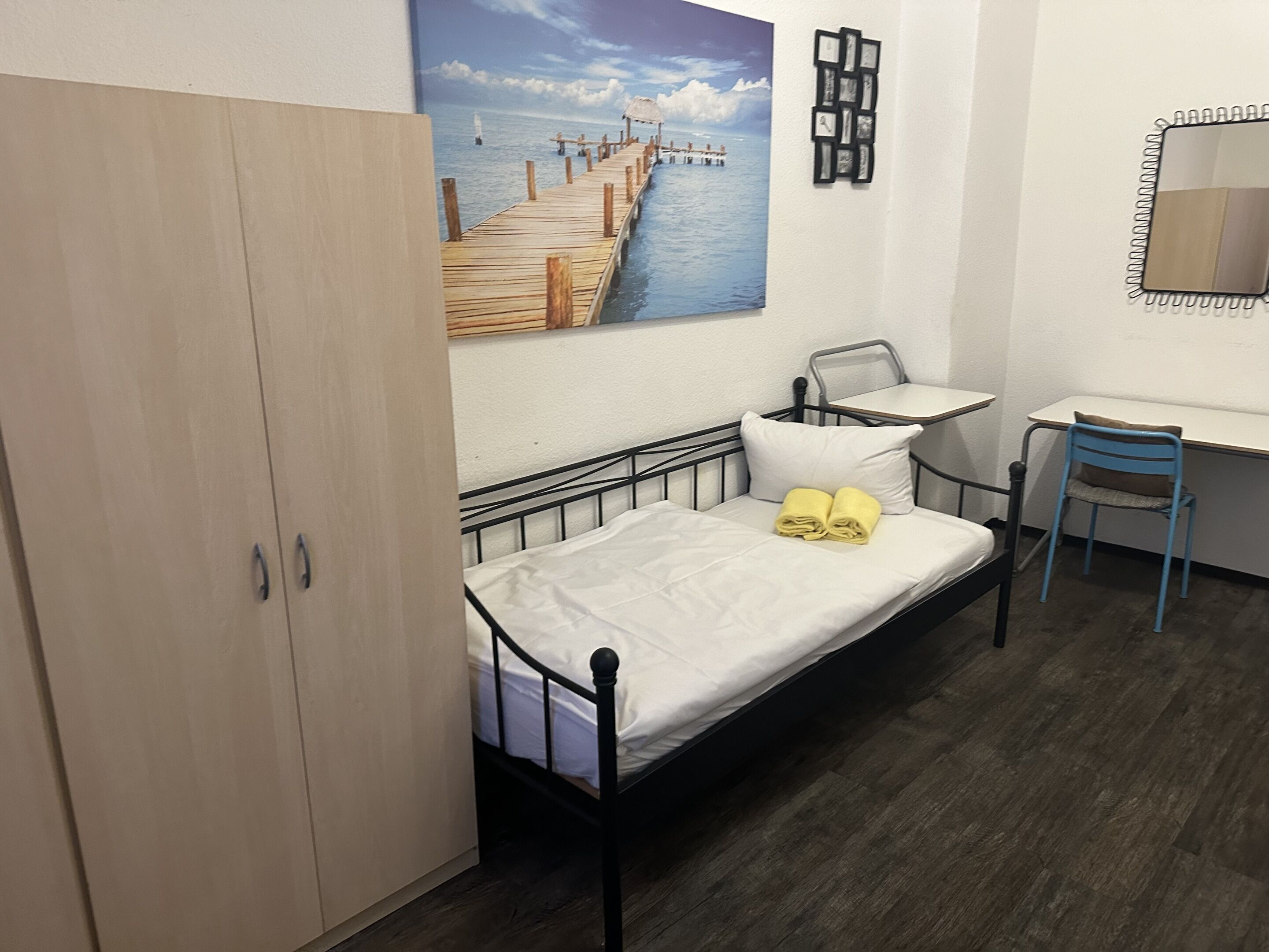 Standard Double Room, Shared Bathroom (Zweibett)