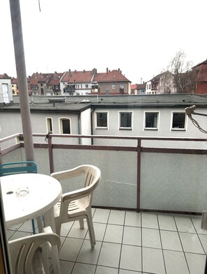 Basic Single Room, Shared Bathroom | Balcony view