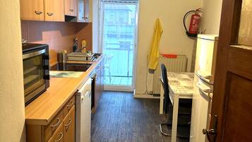 Basic Single Room, Shared Bathroom | Private kitchen