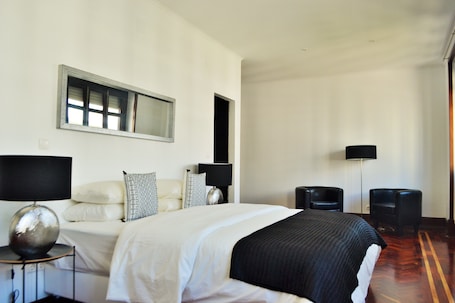 华丽套房 | 办公桌、遮光窗帘、隔音、熨斗/熨衣板