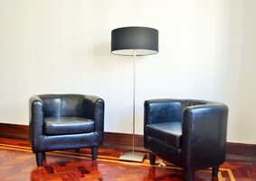 Deluxe Suite | Desk, blackout drapes, soundproofing, iron/ironing board