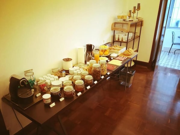 Free daily buffet breakfast