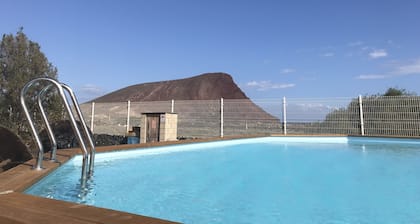 Eco-wooden Houses Camping Montaña Roja