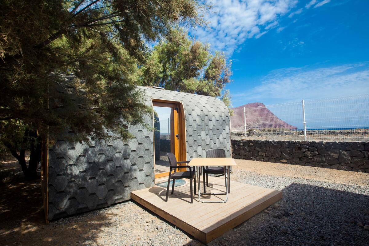 Bungalow Confort, 1 très grand lit et 1 canapé-lit, salle de bains privée, vue cour intérieure | Vue de la chambre