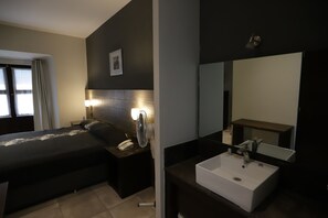 Room, 1 King Bed | In-room safe, desk, free WiFi, bed sheets - Hotel Sofia (Puebla)