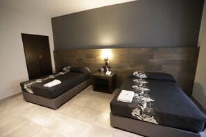 Double Room | In-room safe, desk, free WiFi, bed sheets - Hotel Sofia (Puebla)