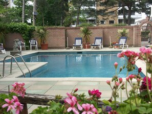 Outdoor pool - Burley Court Hotel (Bournemouth)