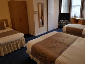 Family Room | In-room safe, desk, iron/ironing board, cribs/infant beds - Burley Court Hotel (Bournemouth)