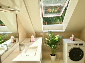 City Apartment, 1 Bedroom, Courtyard View, Courtyard Area | Bathroom | Shower, free toiletries, hair dryer - Salome OLD TOWN apartments (Vilnius)