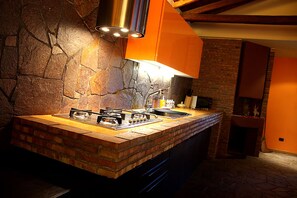 Basic Apartment, Pool View | Private kitchen