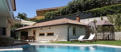 Seasonal outdoor pool