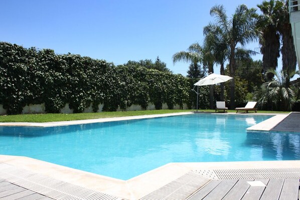 Piscine extérieure (ouverte en saison)