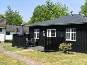 Luxury Cottage, 2 Bedrooms, Kitchen, Garden Area | Hypo-allergenic bedding, desk, blackout drapes, iron/ironing board - Rorvig Centret (Rørvig)