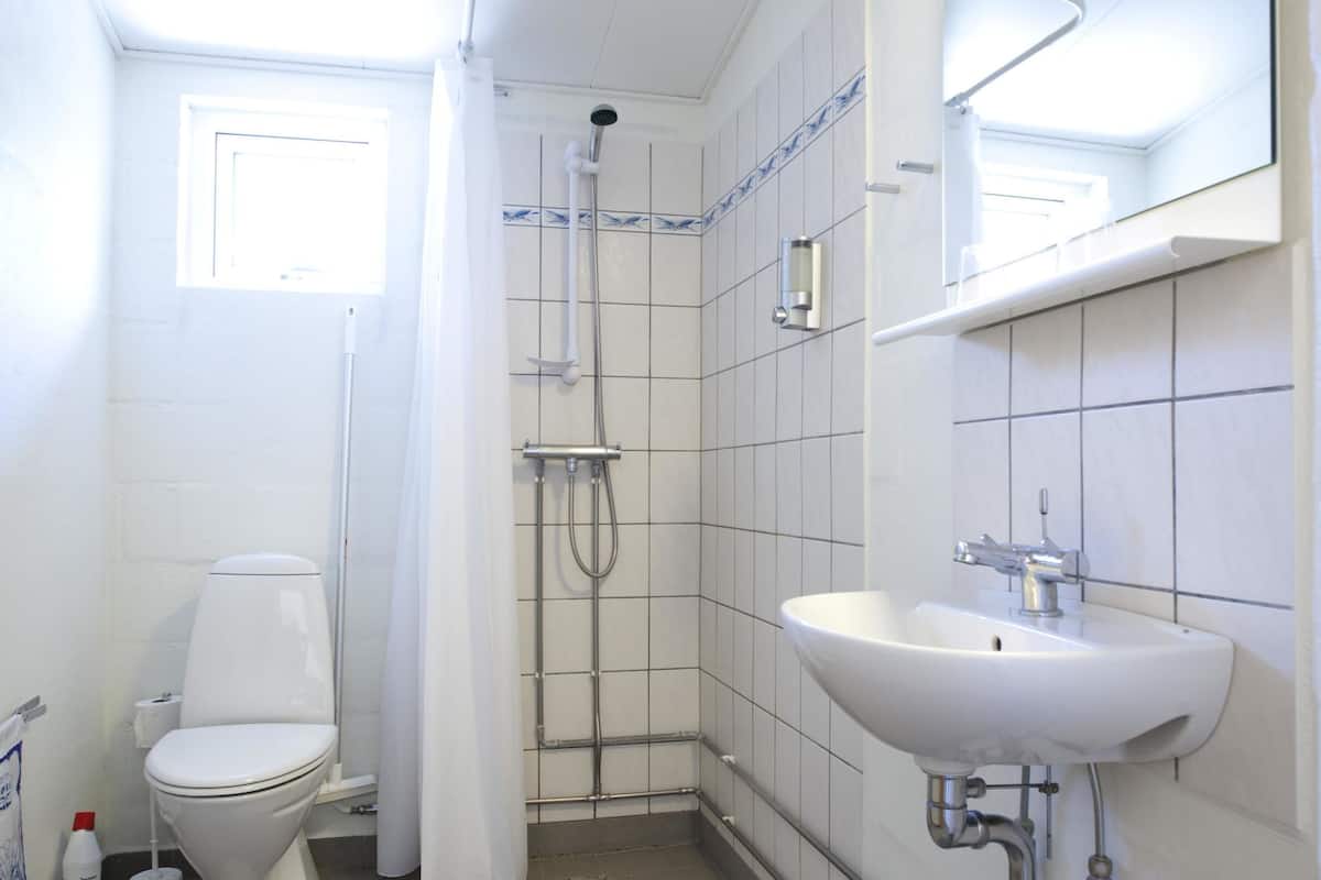 basic cottage, 2 bedrooms, terrace, garden area | bathroom | shower, rainfall showerhead, towels, soap