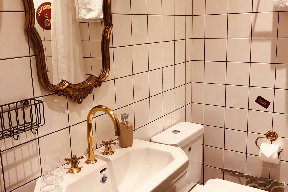 basic double or twin room, 2 single beds, terrace | bathroom | shower, rainfall showerhead, towels, soap