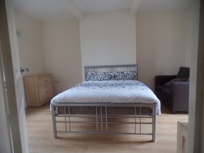 Double Room | 1 bedroom, iron/ironing board, free WiFi, bed sheets - Noel House (London)