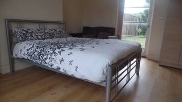Double Room | 1 bedroom, iron/ironing board, free WiFi, bed sheets