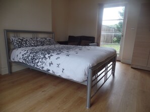 Double Room | 1 bedroom, iron/ironing board, free WiFi, bed sheets - Noel House (London)