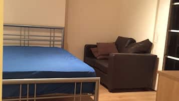 Double Room | 1 bedroom, iron/ironing board, free WiFi, bed sheets