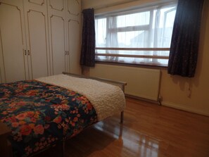 Standard Double Room Single Use, 1 Double Bed | Iron/ironing board, free WiFi, bed sheets - Dawpool House (London)